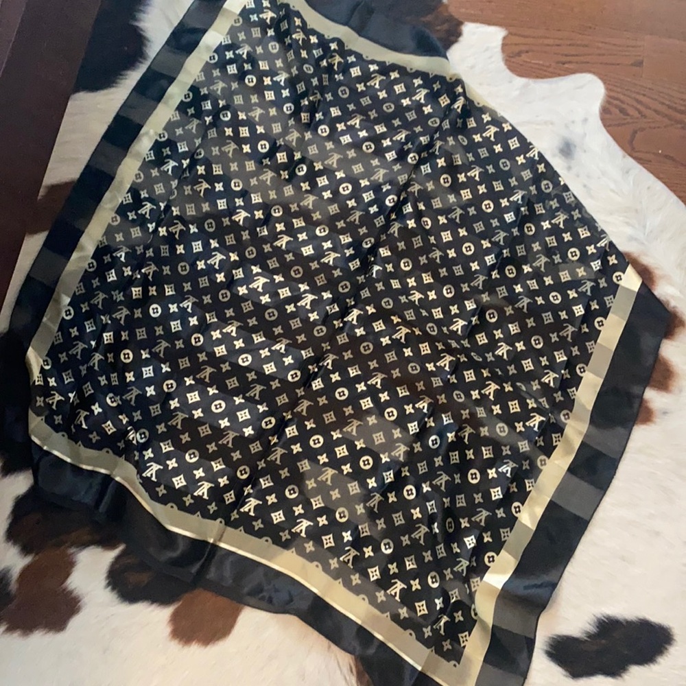 Luis Vuitton look alike scarf